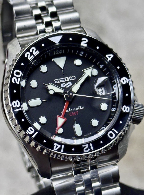 Seiko 5 Bruce Wayne GMT SSK001K1 - foto 2