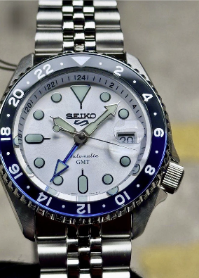 Seiko 5 White Batman GMT SSK033K1 - foto 1